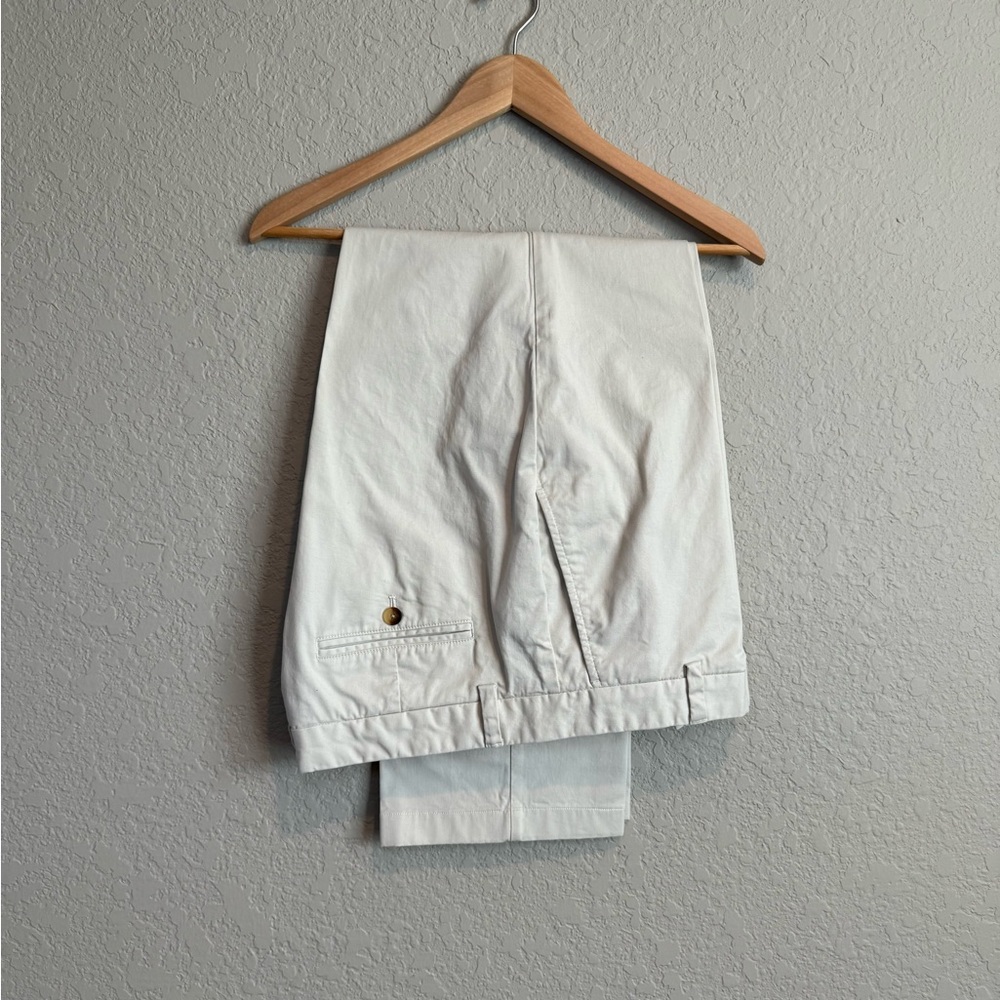 Vineyard Vines White Chinos